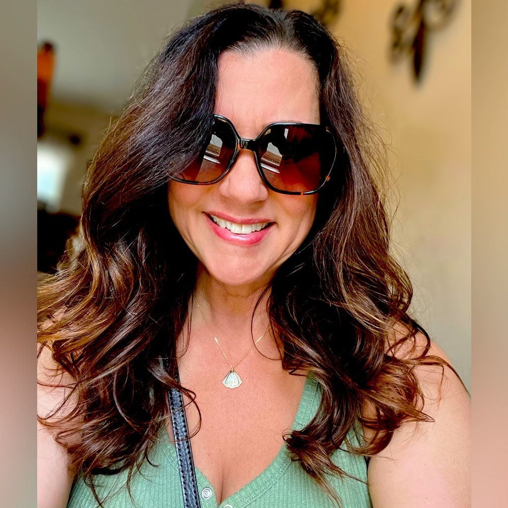Meet your Posher, Lisa